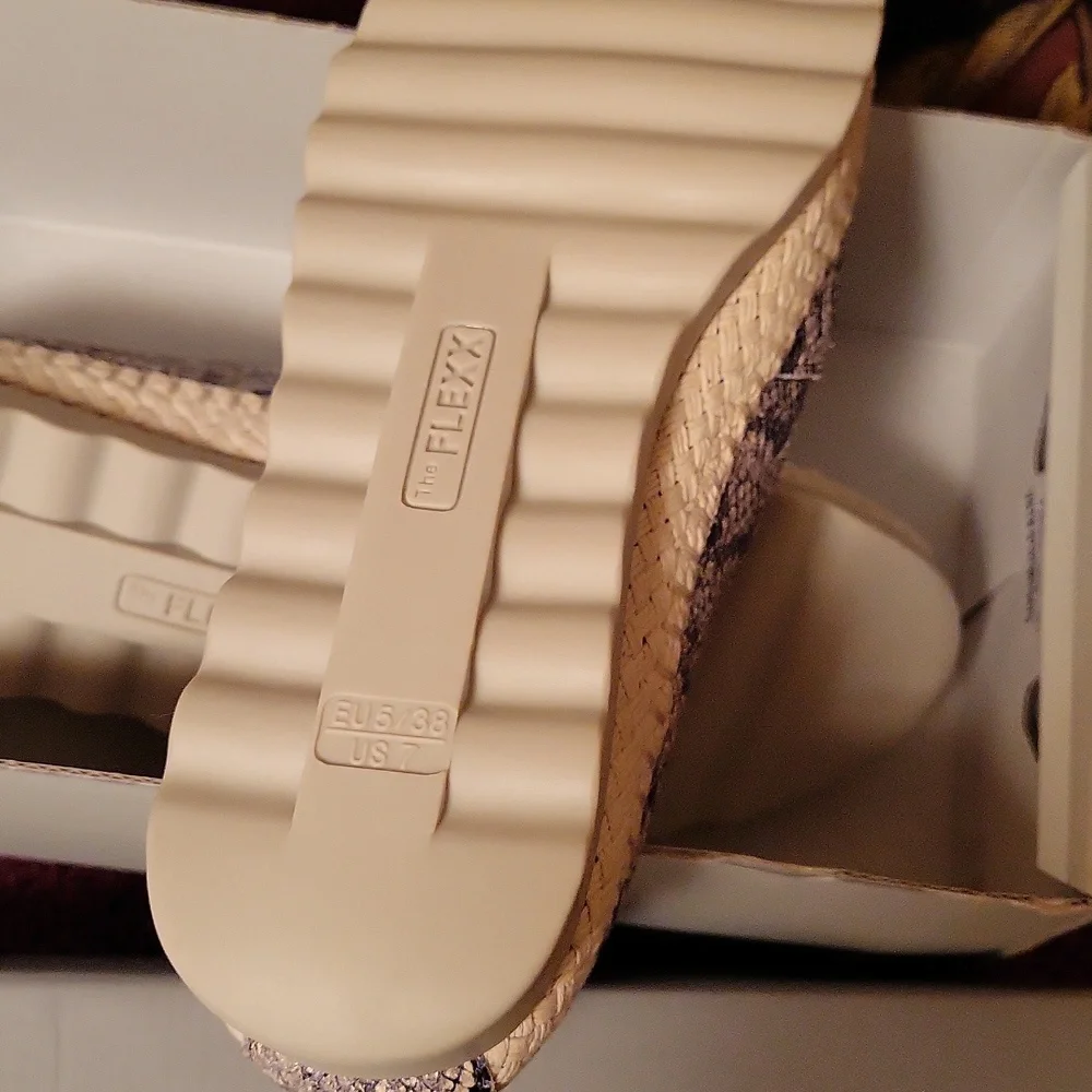 🆕️The Flexx  snake embossed leather loafers
